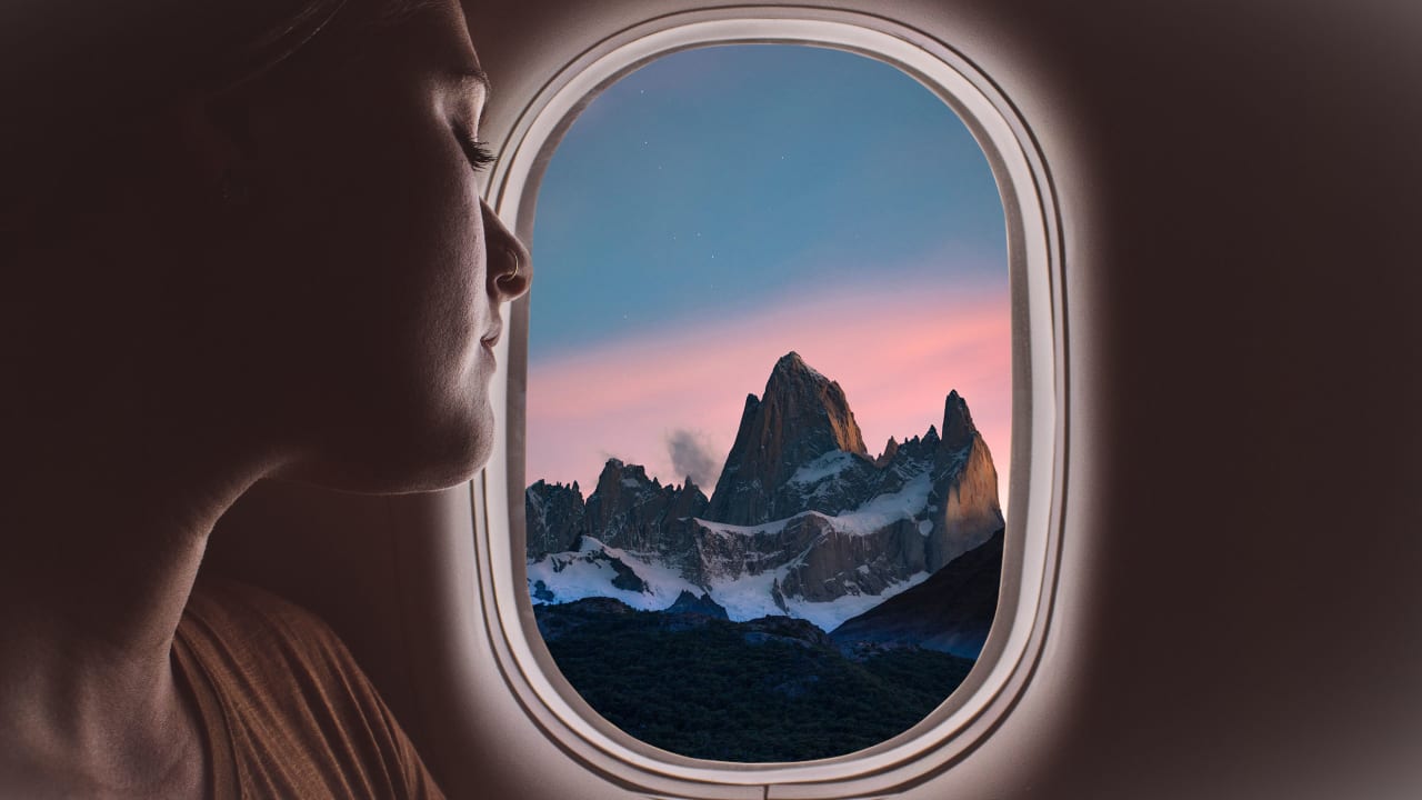 अधिक महिलाएं अकेले यात्रा कर रही हैं: एयरलाइंस, होटलों के लिए अवसर