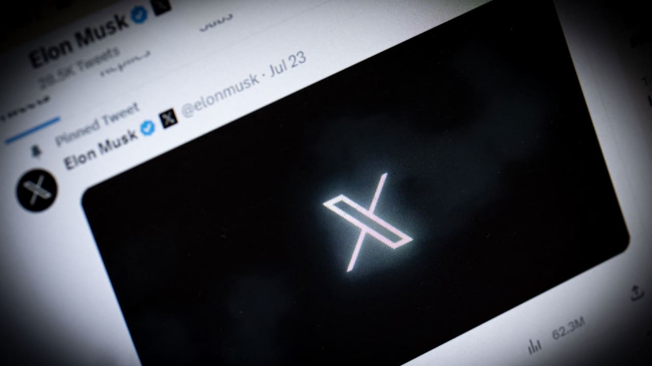 Twitter changes logo to 'X', replacing blue bird symbol, Social Media News