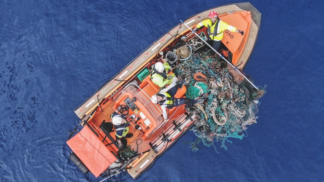 The giant Ocean Cleanup device is having some trouble cleaning up the ocean