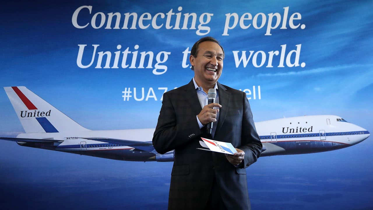 United CEO Oscar Munoz: Learn to listen, improve your emotional intelligence