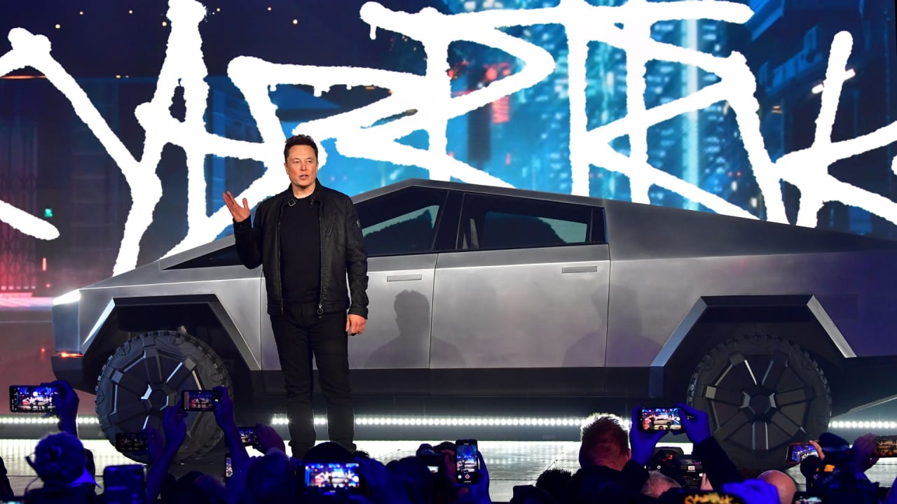 Elon Musk&#8217;s chaotic business strategy for Tesla is actually brilliant