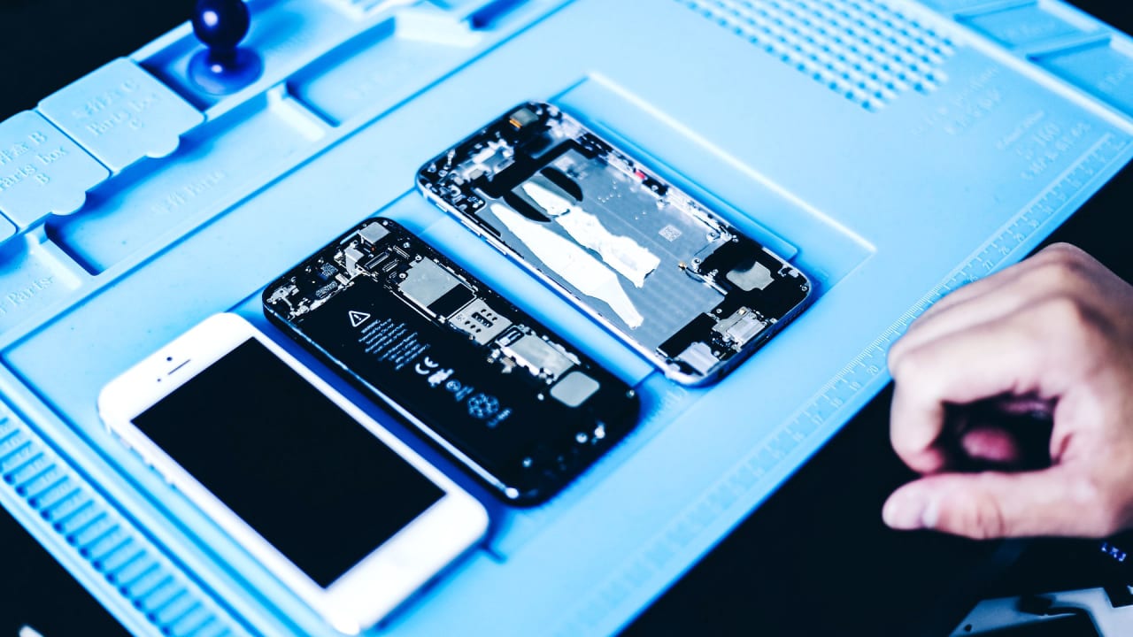 Four reasons why a removable battery for the iPhone is a horrible idea