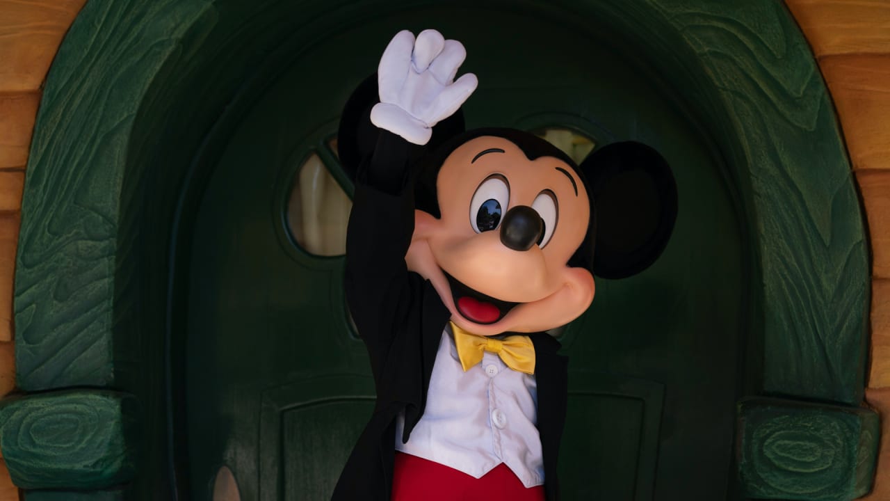 Disneyland’s Mickey Mouse, princesses, and other performers are looking to unionize