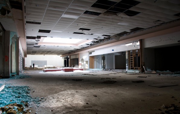 Surreal Photos Of Abandoned, Snow-Filled Malls Show The ...