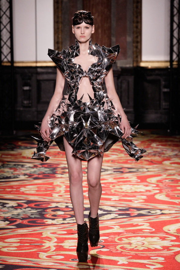 iris van herpen uses laser cutting techniques to create 3D anamorphic  couture