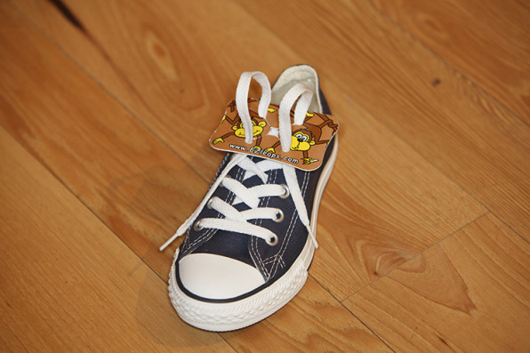 kids learning to tie shoes