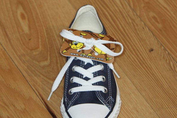 Keep kids store shoes tied