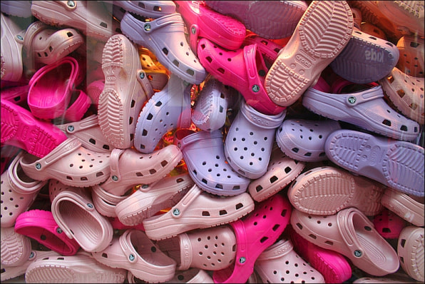 crocs company closing