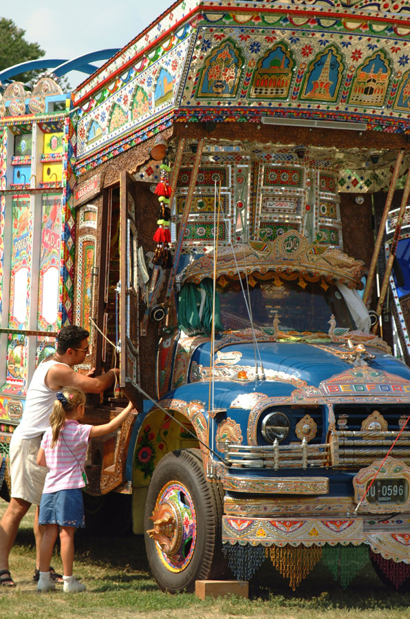 A Jingle Truck Artist Brings The Mobile Art Of Pakistan To