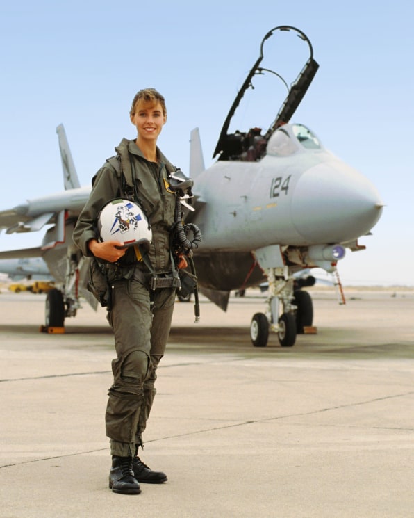 One of the first female combat pilot in PLAAF died in 