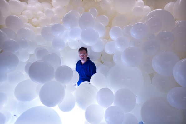 Scattered Crowd Balloons Installation – Feel Desain Your Daily