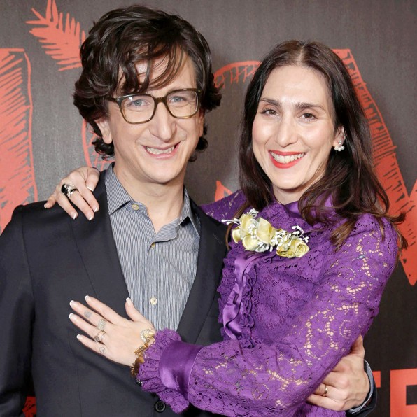 Paul Rust avec femme Lesley Arfin 