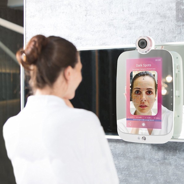 Smart Mirror – interaction for changing rooms » Pyramid America