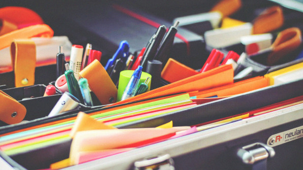 This Is How To Organize Your Messy Desk Drawers At Work