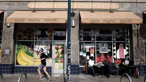 https://images.fastcompany.net/image/upload/w_596,c_limit,q_auto:best,f_auto/wp-cms/uploads/2018/01/1-in-a-former-food-desert-community-members-run-their-own-grocery.jpg