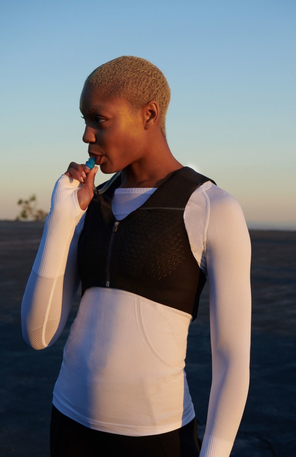 Lululemon conçoit un gilet de sport avec pack d'hydratation intégré pour  les femmes