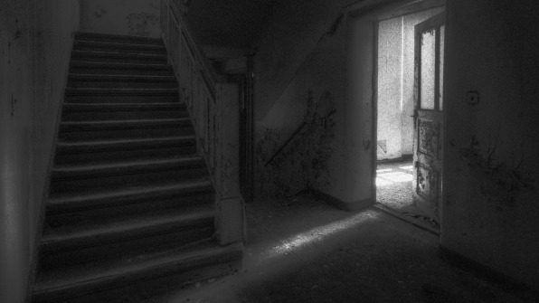 Psychology Explains Why Haunted Houses Scare Us
