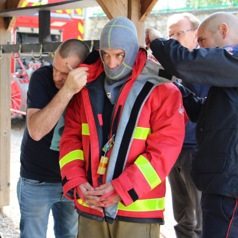 This suit warns firefighters when they're getting dangerously hot