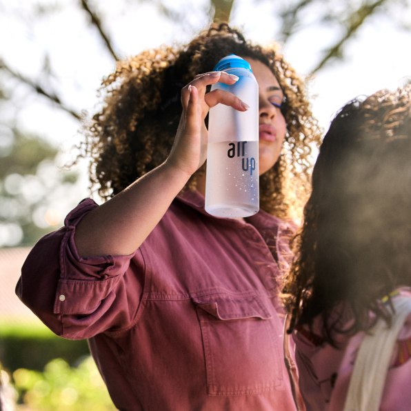 I tried a $40 water bottle that flavors tap water using nothing but sc