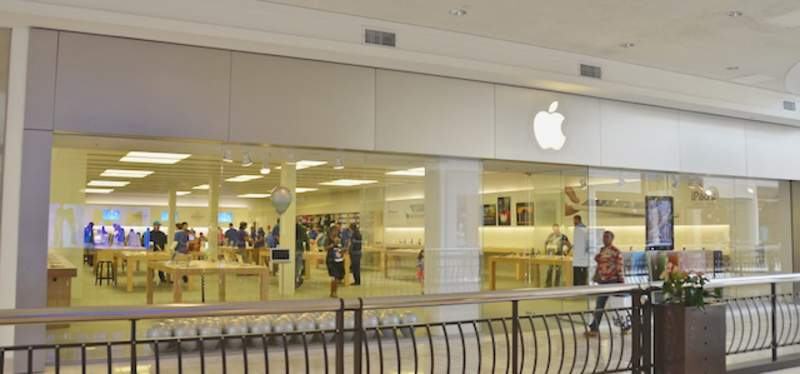 After years of planning, recruitment and strategy, the first Apple Store location opened in Tyson’s Corner, Virginia on May 19, 2001.