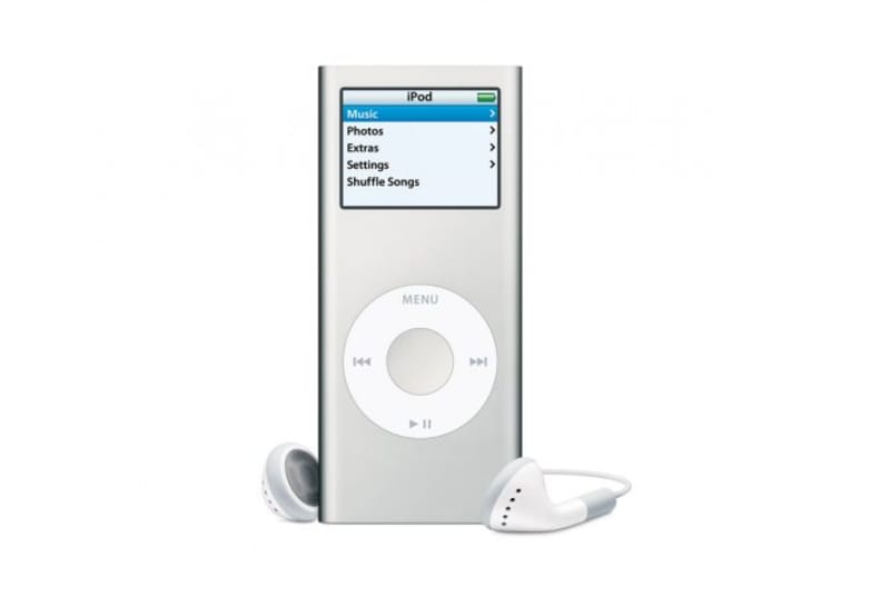 Replacing the signature milky white of the previous generation, the second gen of iPod Nano saw a slightly redesigned case made of aluminum and had more colors and storage.