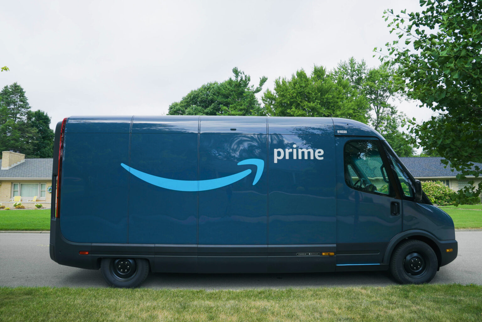 Amazon’s new custom Rivian electric delivery vans are hitting the road